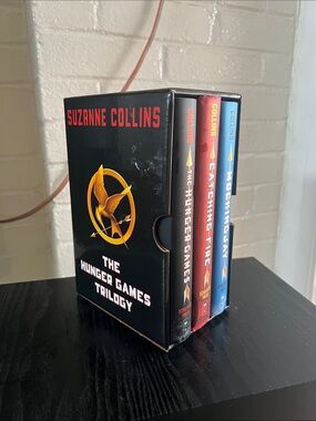 The Hunger Games Trilogy Box Set - Black/Red/Blue Collector set